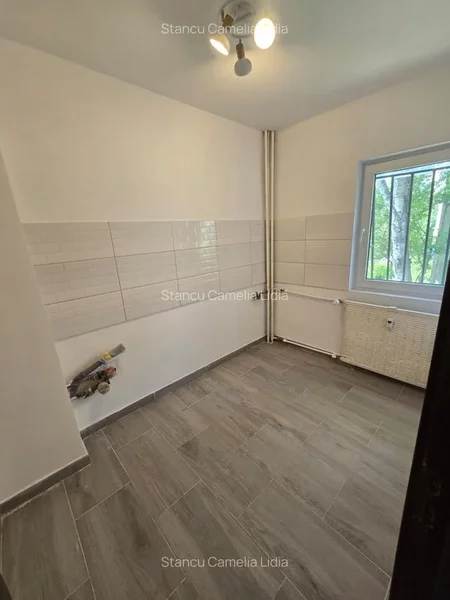 Uverturii Garsoniera decomandata, etaj 1/4, Teatrul Masca