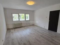 Uverturii Garsoniera decomandata, etaj 1/4, Teatrul Masca